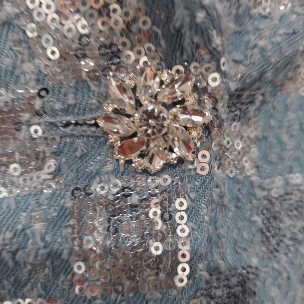 Line & dot sequence suit - Picture 13 of 15